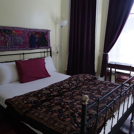 Spadina 11 Guesthouse Торонто Екстериор снимка