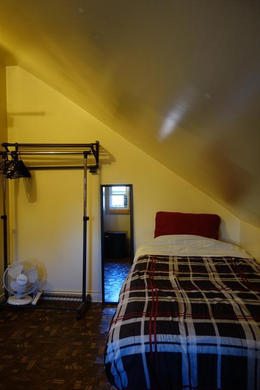 Spadina 11 Guesthouse Торонто Стая снимка
