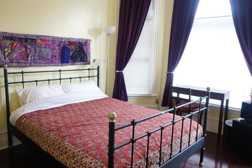 Spadina 11 Guesthouse Торонто Стая снимка