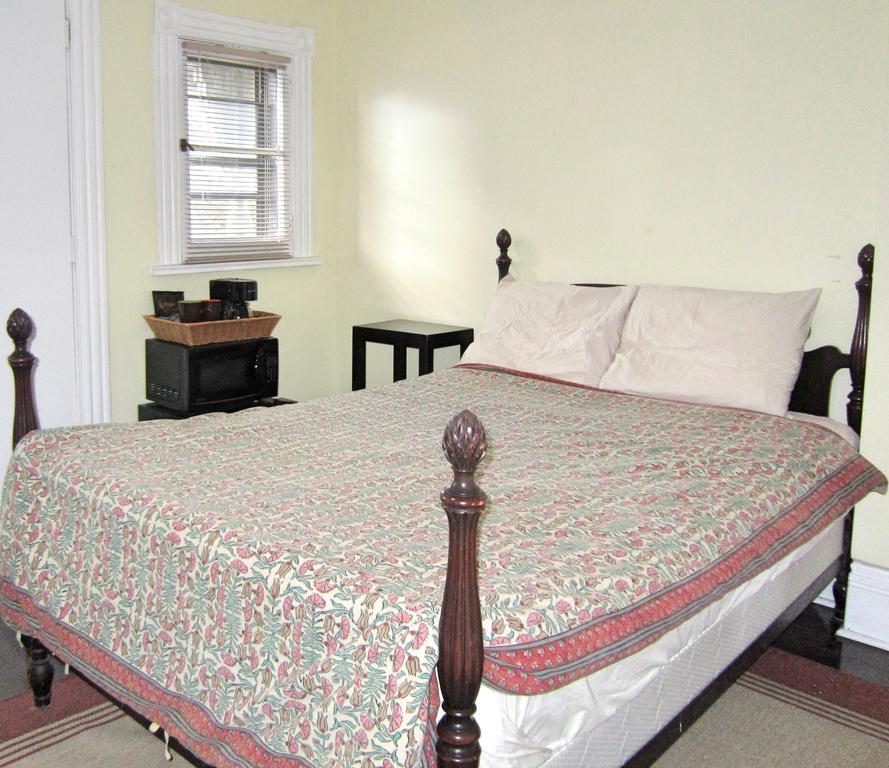 Spadina 11 Guesthouse Торонто Екстериор снимка