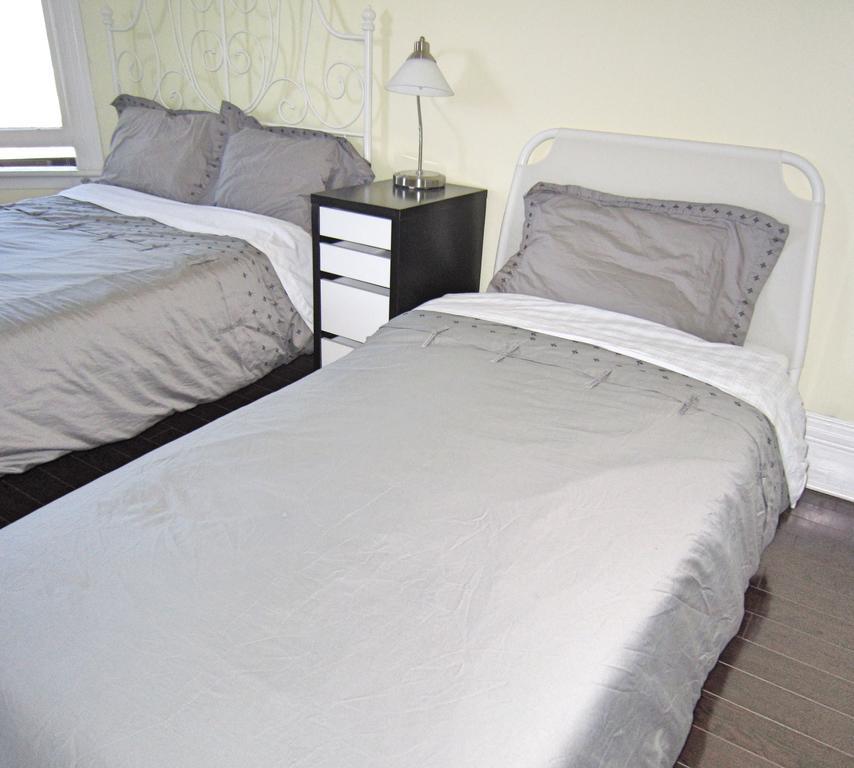 Spadina 11 Guesthouse Торонто Екстериор снимка
