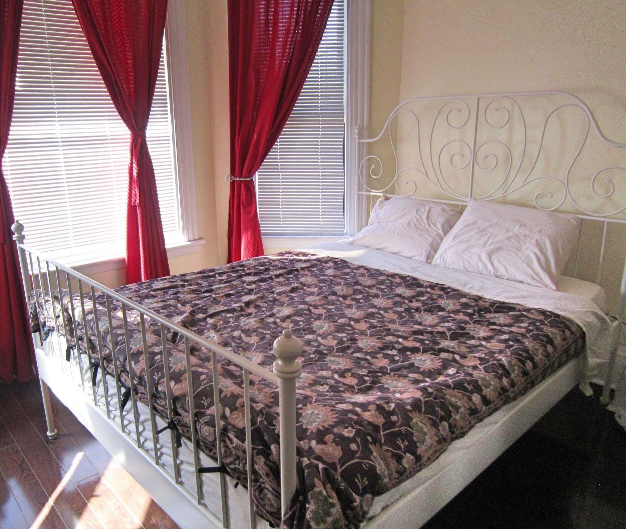 Spadina 11 Guesthouse Торонто Екстериор снимка